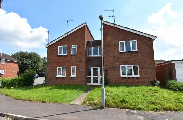 Henley Drive, Droitwich, Worcestershire, WR9 7RX, photo 1