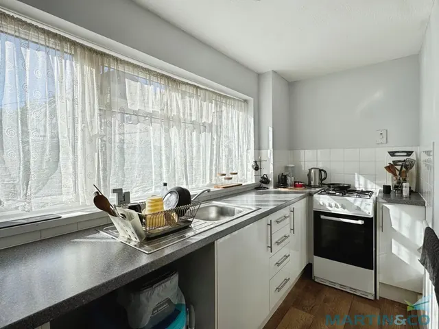 Nine Acres, Kennington, TN24, photo 2