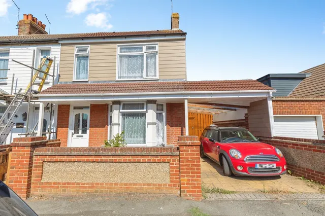 Glebe Road, Gillingham, photo 1