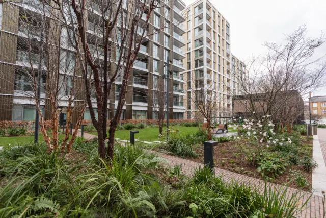 1 bedroom flat, Palmer Road, Nine Elms, SW11