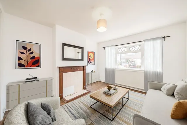 Grove Crescent, TW13, photo 1