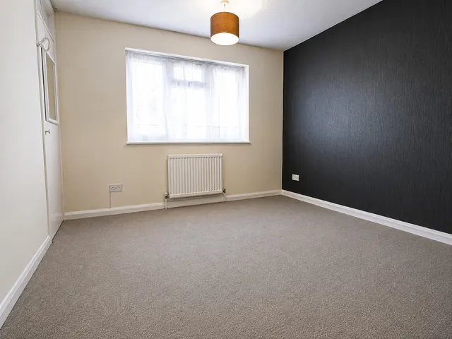 Photo 3 — Brambles Farm Drive, Hillingdon
