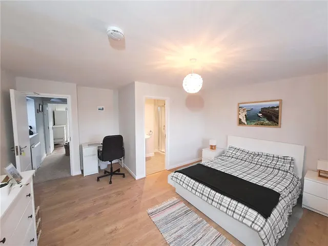 Queen Eleanors Road, Guildford, GU2, photo 1