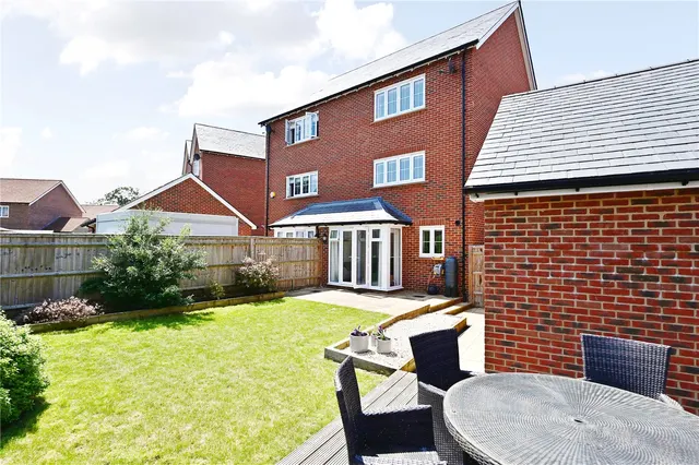 Photo 3 — Titchener Way, Hook, Hampshire, RG27 9RT
