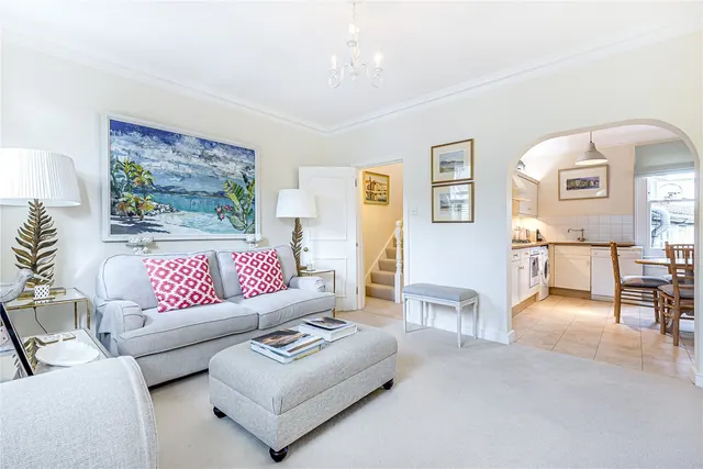 2 bedroom flat, Ashcombe Street, Fulham, SW6