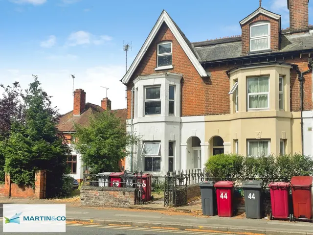 Basingstoke Rd, Reading, photo 1