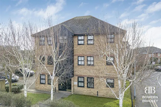 Manford Way, Hazel Court, IG7, photo 1