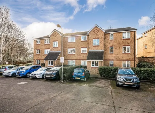 Richens Close, Hounslow, TW3, photo 1