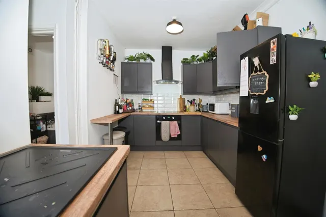 Mikado Street, Tonypandy, CF40, photo 3
