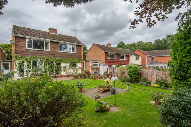 Photo 2 — Stratford Road, Bromsgrove, Worcestershire, B60 1AT