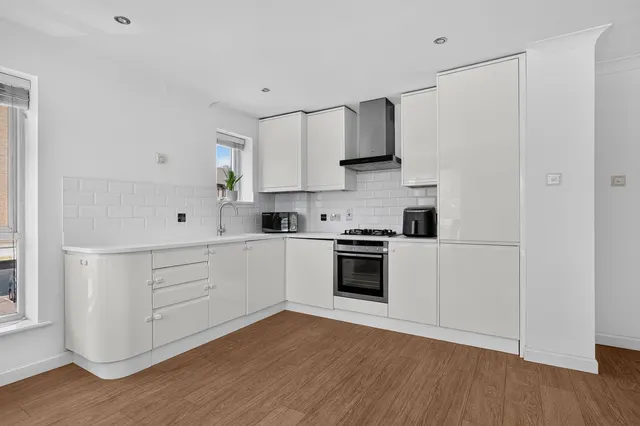 Wesley Avenue, London, E16, photo 2