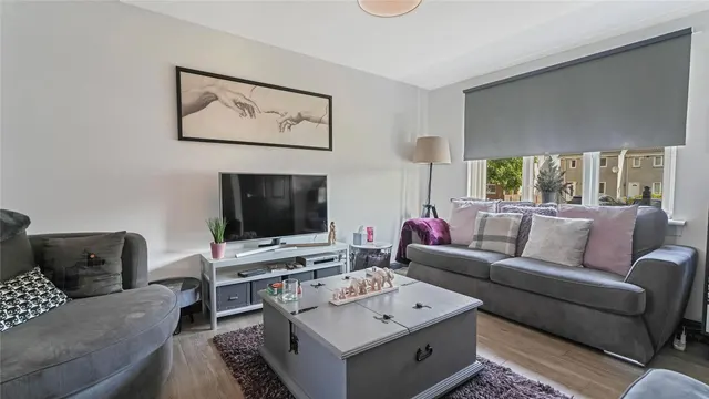 Photo 2 — Burra Gardens, Bishopbriggs, Glasgow, G64