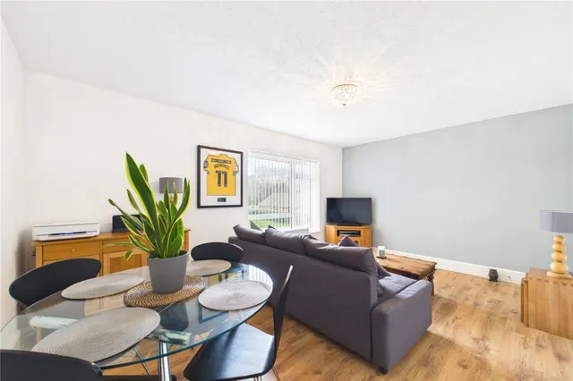 Tunworth Court, Tadley, RG26, photo 2