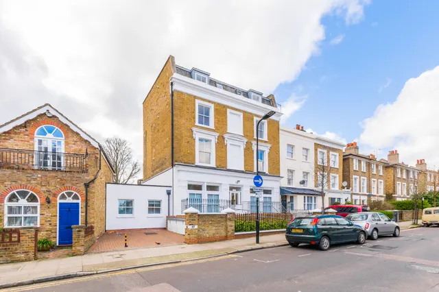London, E8, photo 1