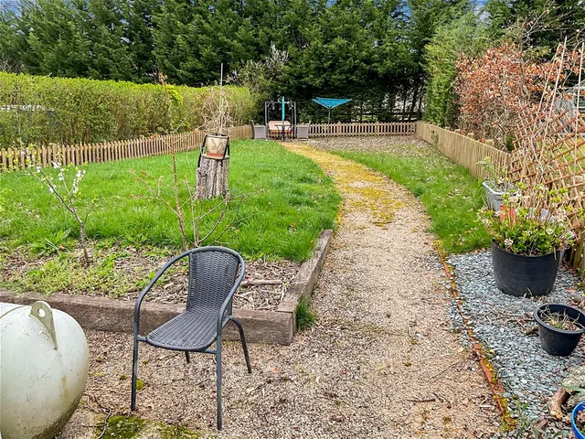 Emms Lane, Brooks Green, RH13, photo 2