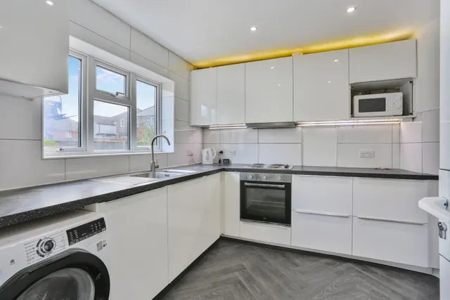 Northway, Guildford, GU2, photo 3