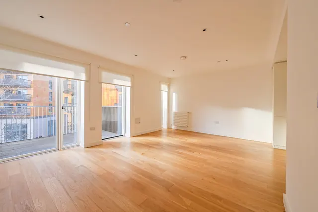Flat 5, 23 Maud Street, London, photo 1