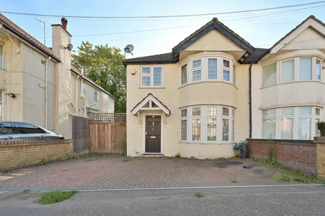 Bushey, WD23, photo 1