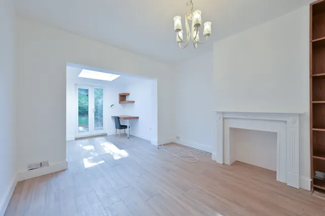 Bushey, WD23, photo 2