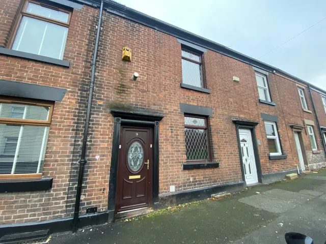 Stamford Grove, Stalybridge, SK15, photo 1