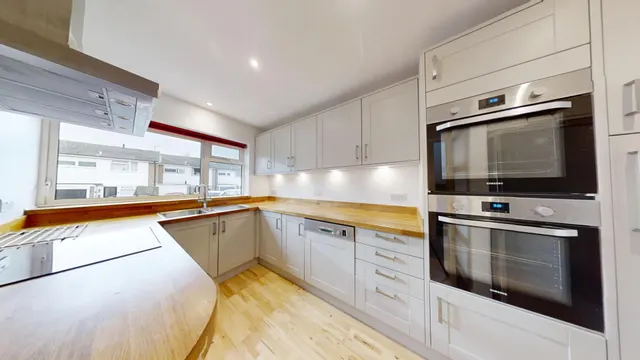 Photo 3 — Barnmead, Haywards Heath, RH16
