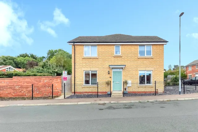 Photo 3 — Red Kite Way, Raunds, Wellingborough