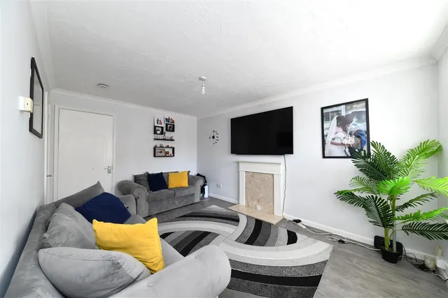 Photo 2 — Wetherby Close, Stevenage, SG1 5RX