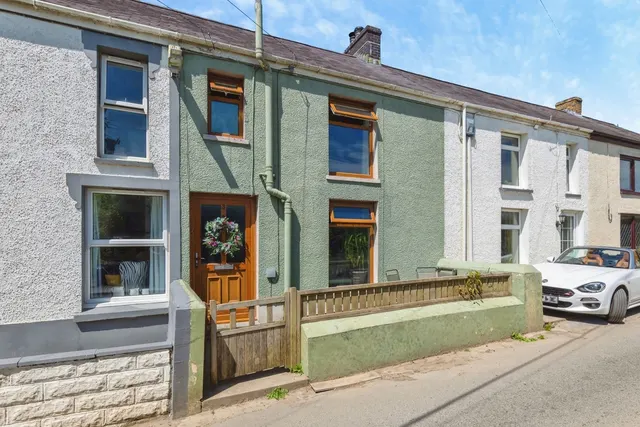 Johnstown, Carmarthen, SA33, photo 1