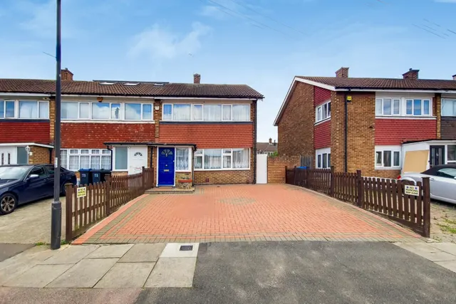 Sandy Lane, Mitcham, London, photo 1