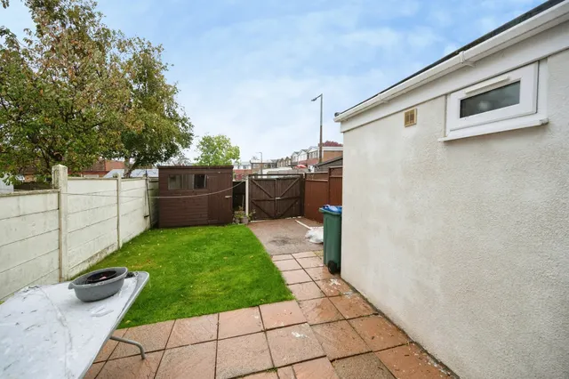 Pedmore Walk, Oldbury, B69, photo 2