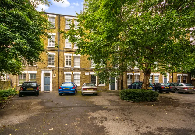 42 Chester Court, Lomond Grove, London, photo 1