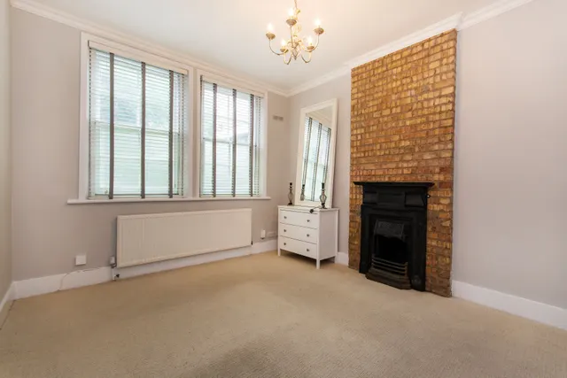 Photo 3 — 42 Chester Court, Lomond Grove, London