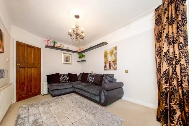 Barons Court, Church Lane, NW9 8AD, photo 1