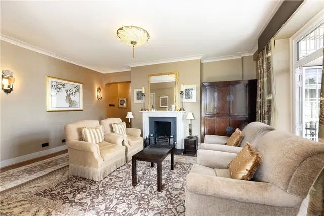 Photo 2 — Cheyne Walk, London, SW3