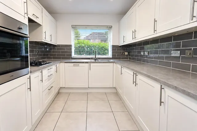 Park Road, Woking, GU22, photo 3