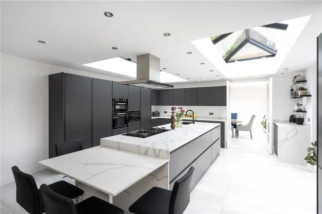 Kingsmead Road, London, SW2, photo 1