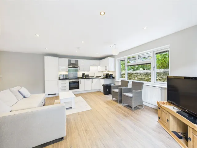 Ascott Road, Shipton-under-Wychwood, OX7, photo 2