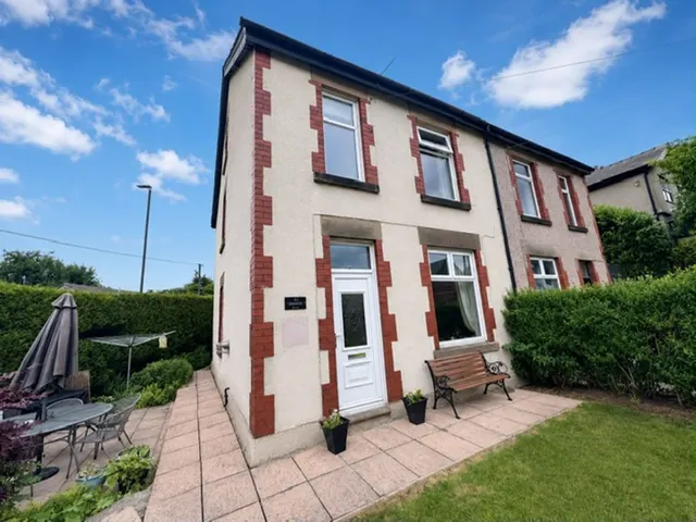 Netherfield Road, High Peak, photo 1