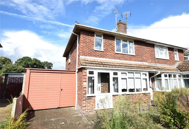 St. Davids Close, Farnborough, GU14, photo 1