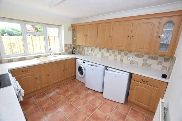 St. Davids Close, Farnborough, GU14, photo 3