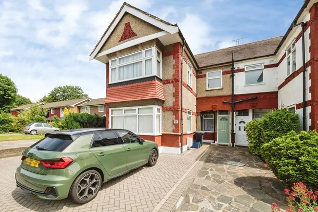 Lechmere Avenue, Woodford Green, IG8, photo 1