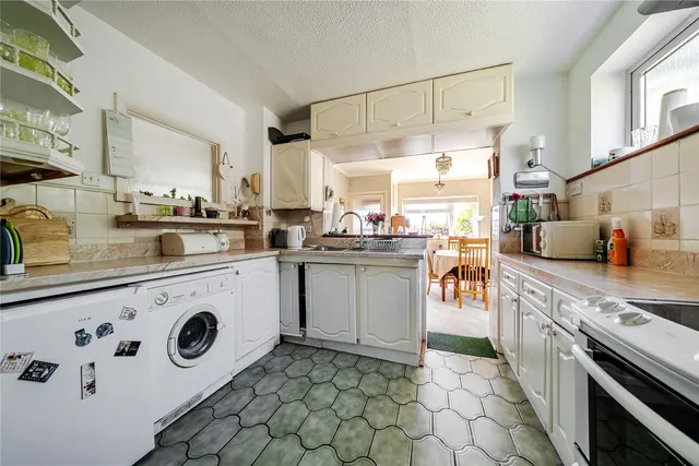 Photo 3 — Parkside Avenue, Bromley, BR1