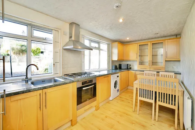 St. Wilfrids Crescent, Bradford, BD7, photo 3