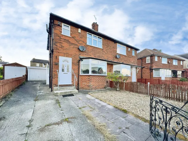 St. Wilfrids Crescent, Bradford, BD7, photo 1