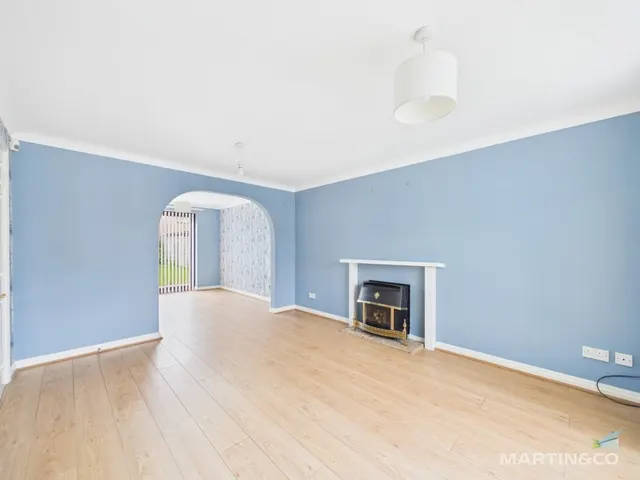 Photo 3 — Ebony Close, Moreton