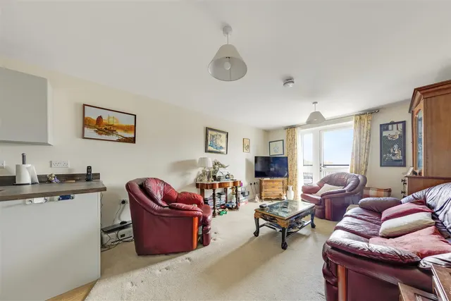 Station Road, Hook, RG27, photo 2