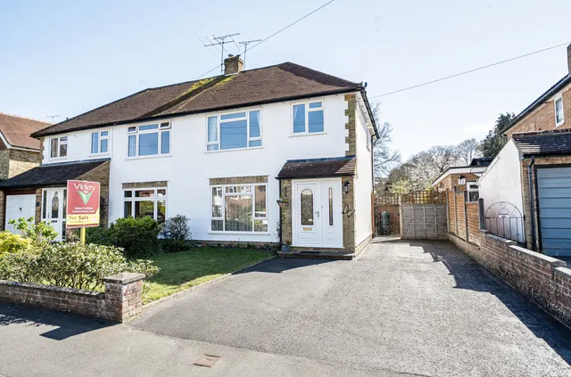 Le Marchant Road, Frimley, Camberley, Surrey, GU16 8RW, photo 1