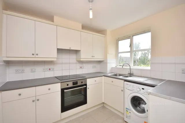 Whitehead Way, Aylesbury, HP21, photo 2