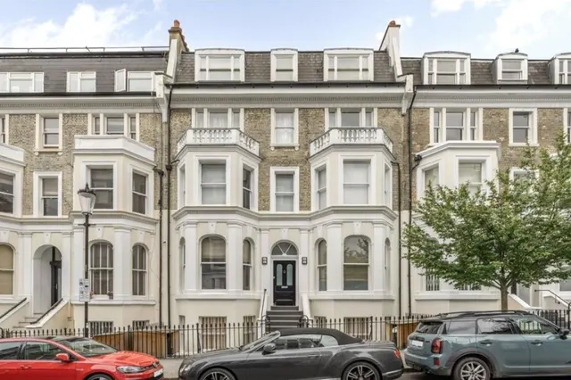 Campden Hill Gardens, London, W8, photo 1