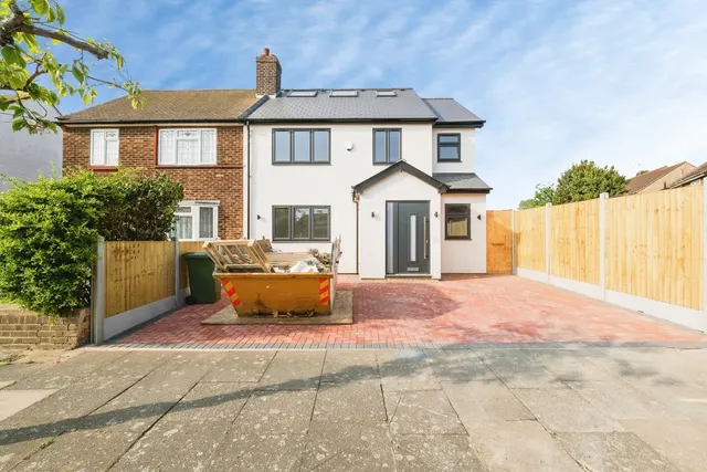Ennerdale Avenue, Hornchurch, RM12, photo 1
